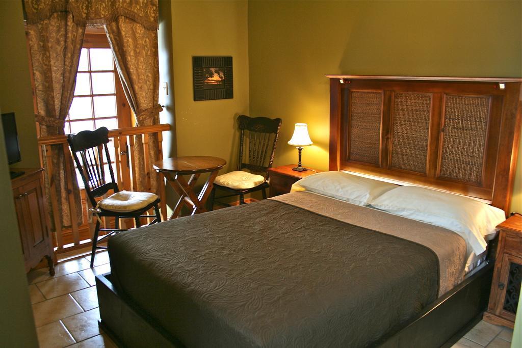 Manoir Ramezay Hotel Marieville Room photo